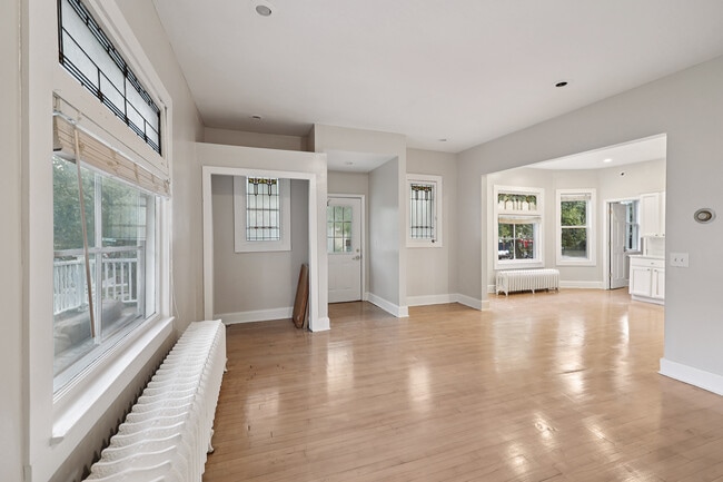 Photo - 515 W 25th St Unidad Lower