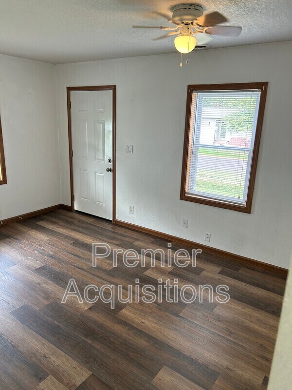 Photo - 208 E Bland St