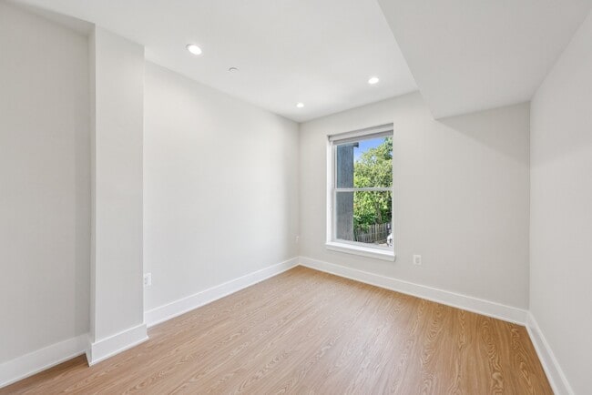 Photo - 2134 Wisconsin Ave NW