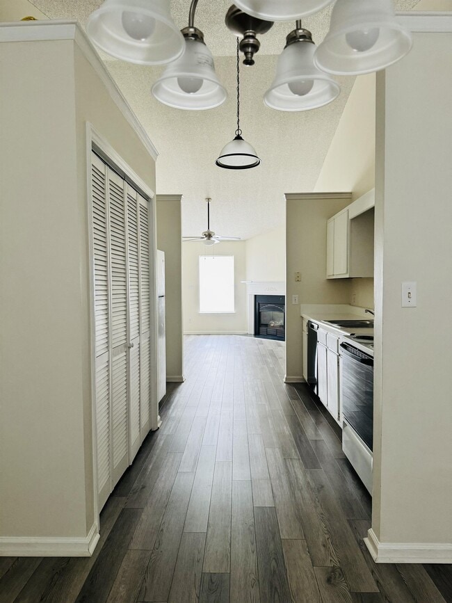 2607 Bluff View Dr Unit B