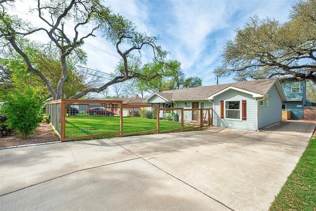 Photo - 5000 Lansing Dr