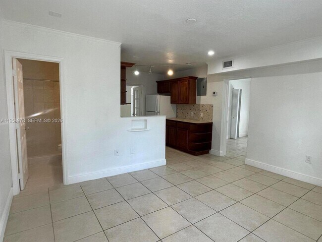 Photo - 1021 N Victoria Park Rd Unit 1