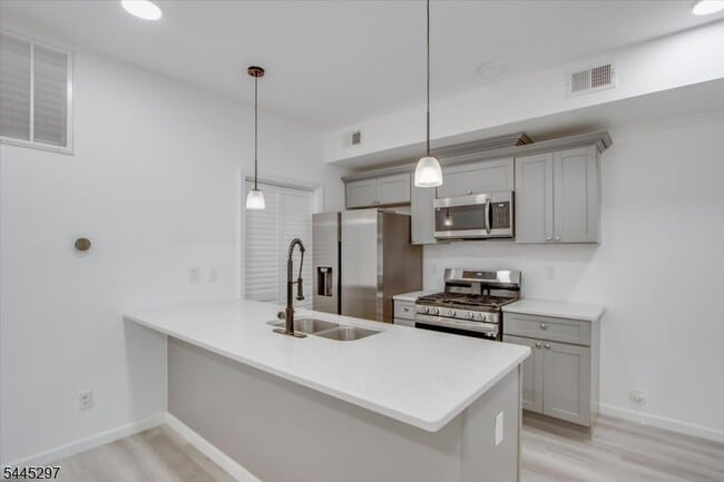 Building Photo - 500 S 18th St Unit 1