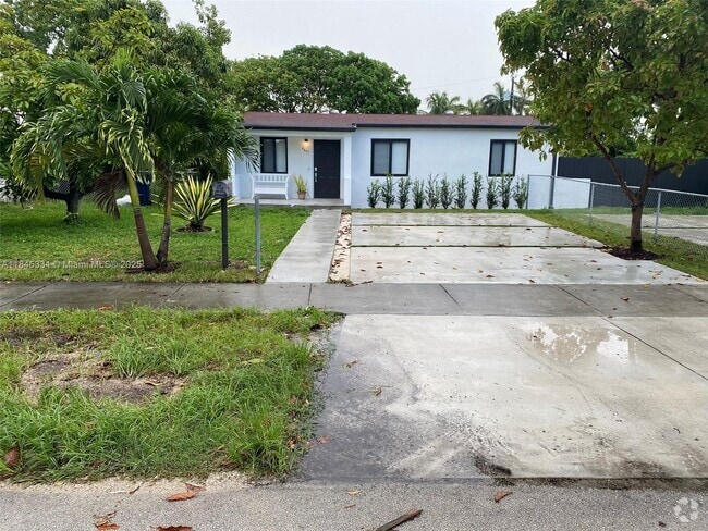 Building Photo - 9801 SW 55th St Rental