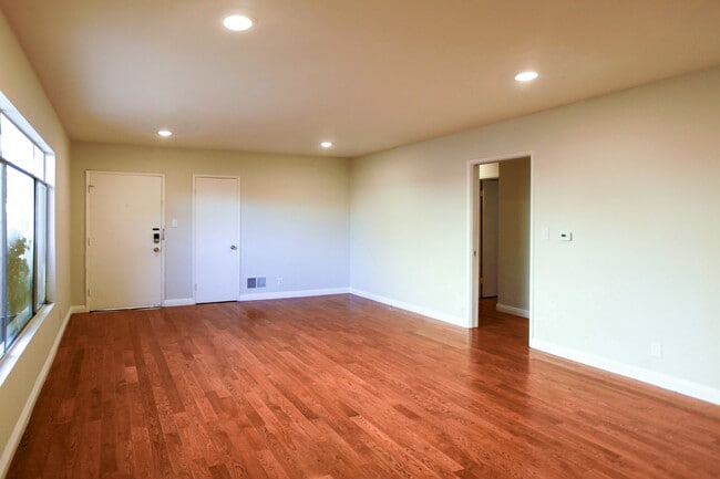 Photo - 1323 Ridgeley Dr