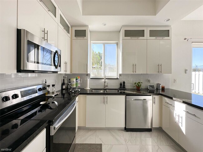 Photo - 4 br, 3 bath Condo - 3900 SW 69th Ave