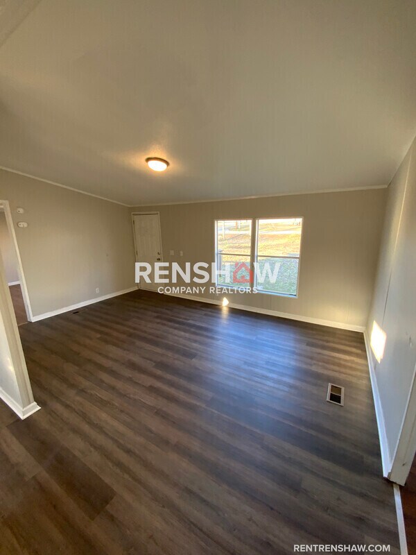 Photo - 122 N West St