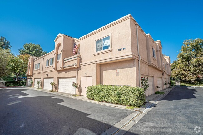 Building Photo - Diamond Head 2 Bedroom Townhome in Stevens...