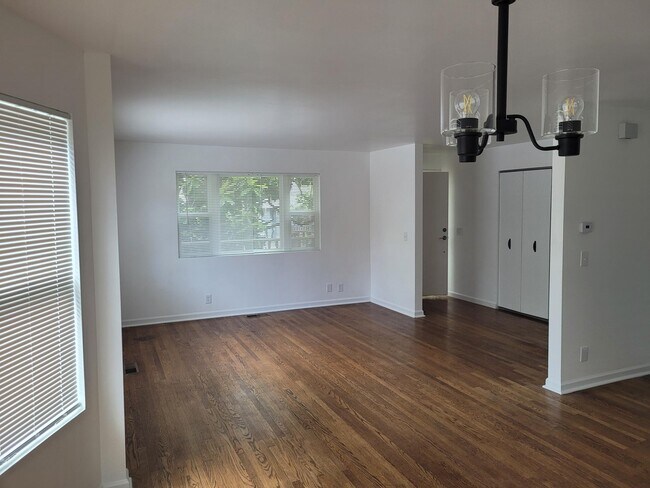 Photo - 5512 Woodlawn Ave N Unit Main Floor