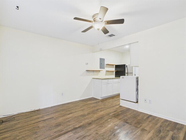 Photo - 1106 W 22nd St Unit 5