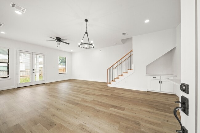 Photo - 3417 Tuam St