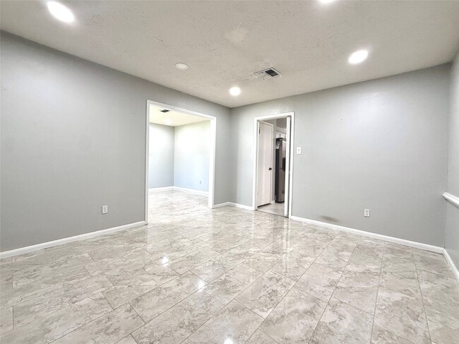 Building Photo - 9002 Sabastian Dr
