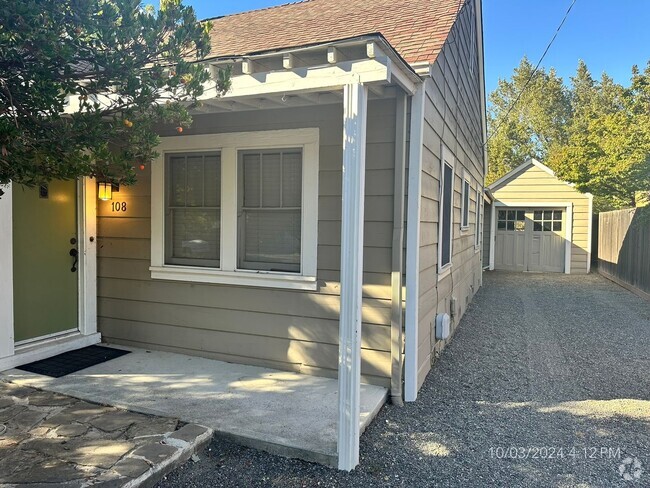 Building Photo - Alta Heights 1940's Cottage Rental