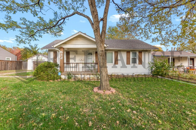 Building Photo - 612 N Custer St