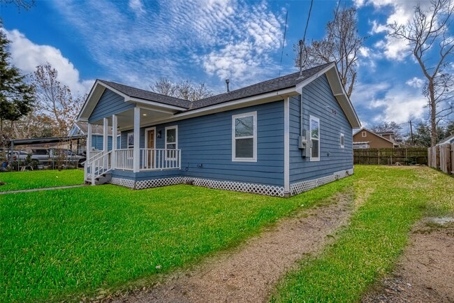 Photo - 6322 Victoria St