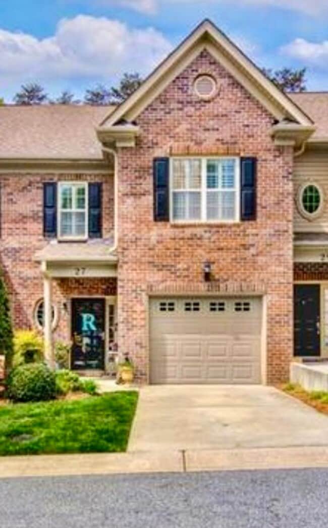 Building Photo - COMING SOON! Immaculate 3 bedroom/2.5 bathroom in Tanner Woods!