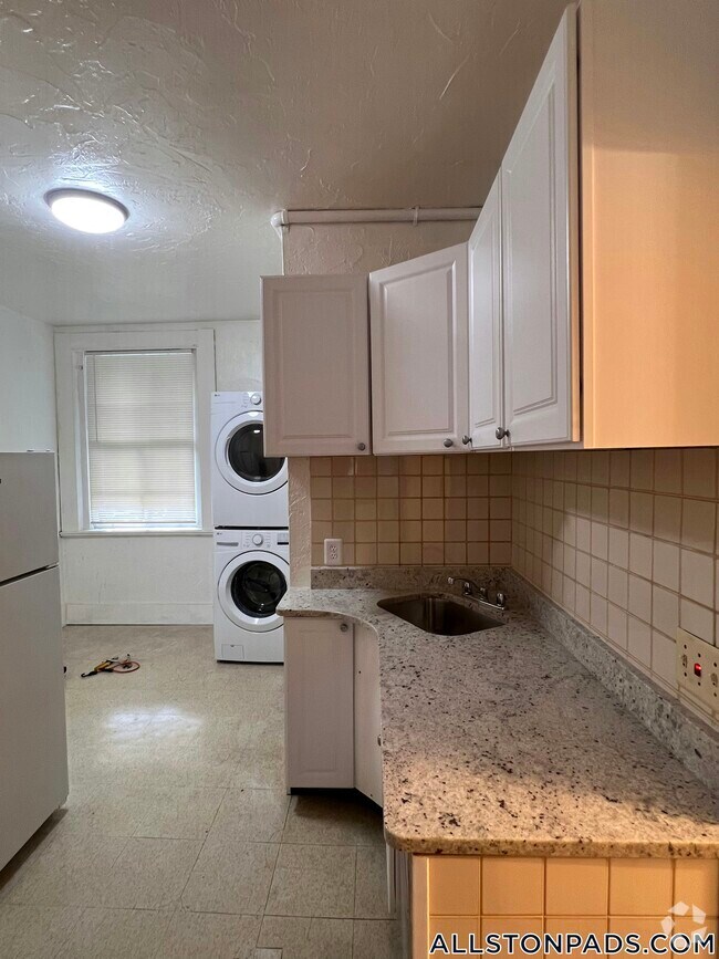 Building Photo - 4 Adella Pl Rental