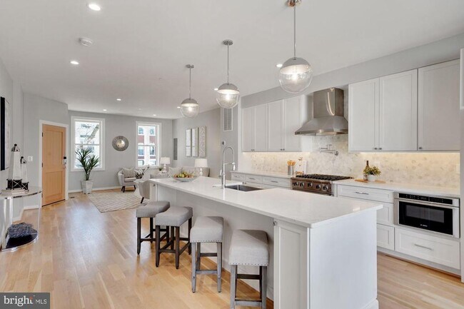 731 Park Rd NW