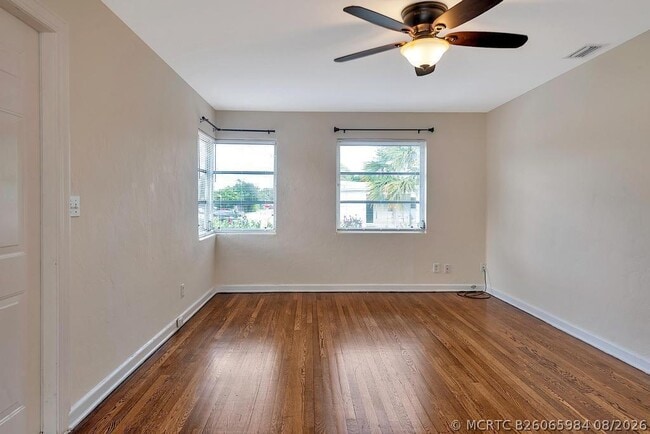 Photo - 711 11th Ave N