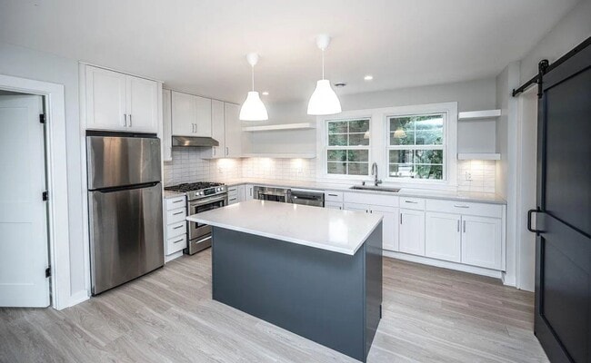 Photo - 4326 Harriet Ave