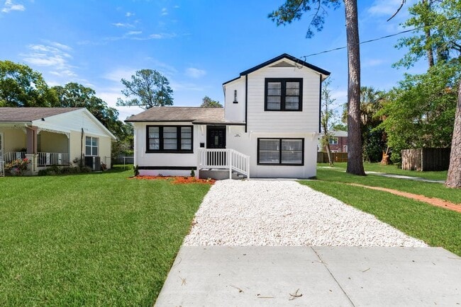 Photo - 1356 Lechlade St