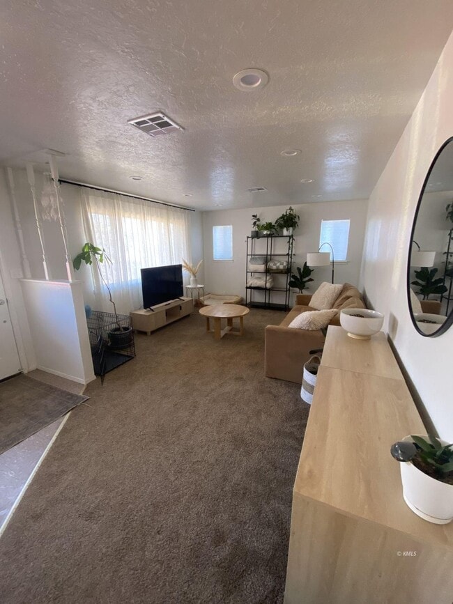 Photo - 941 W Chamberlain Dr