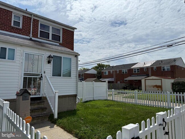 Photo - 907 Foxwood Ln House