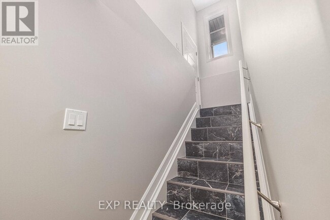 Photo - 1216 Montblanc Cres