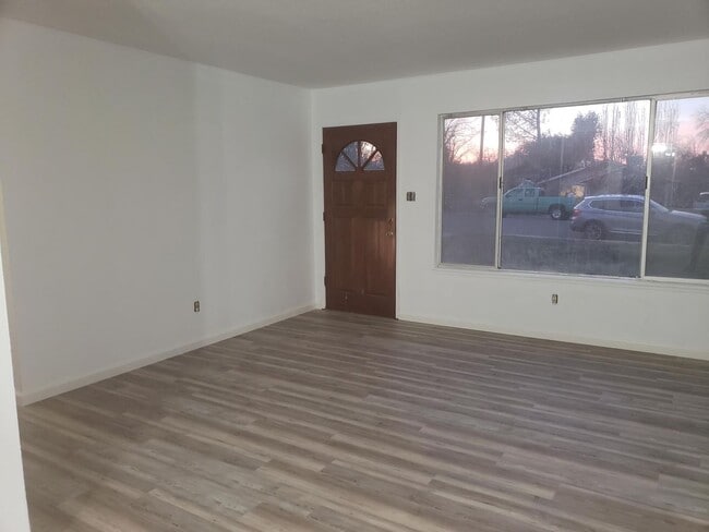 Building Photo - 3 Bedroom Home in Anderson