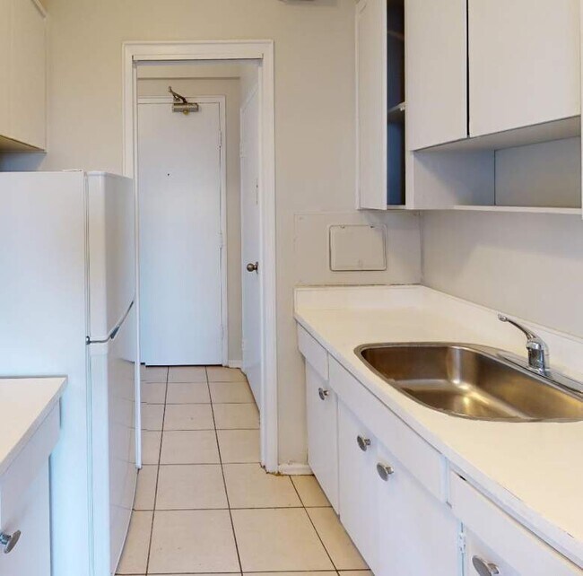 Photo - Windsor Tower