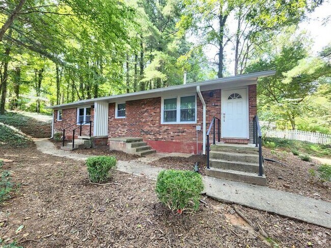 Building Photo - Hendersonville Duplex Rental