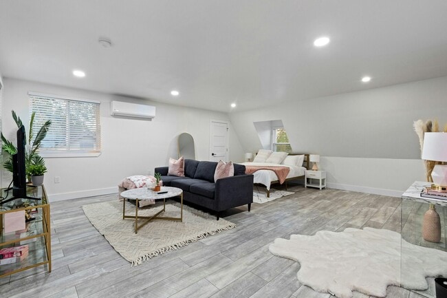 Photo - 5307 Stoneleigh Ave Unit Upper