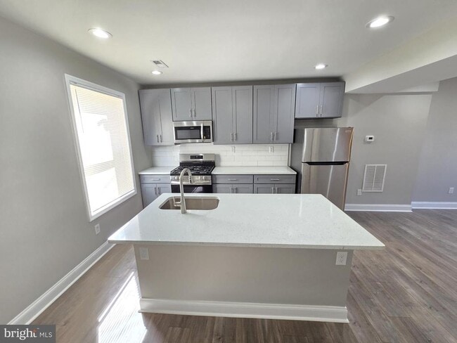 Photo - 3169 Ravenwood Ave