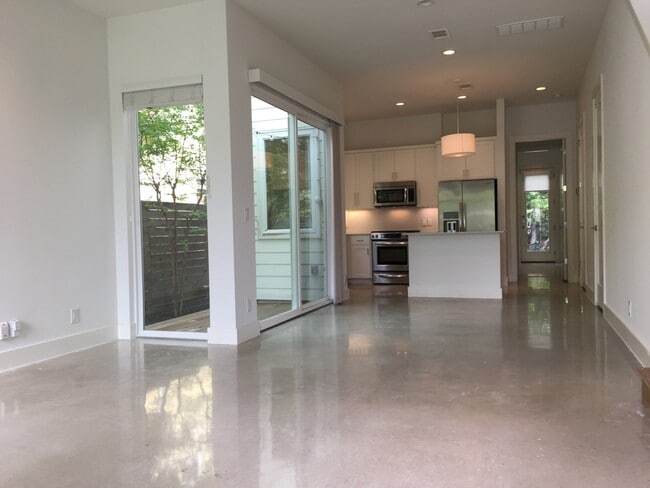 Photo - 2212 Iva Ln