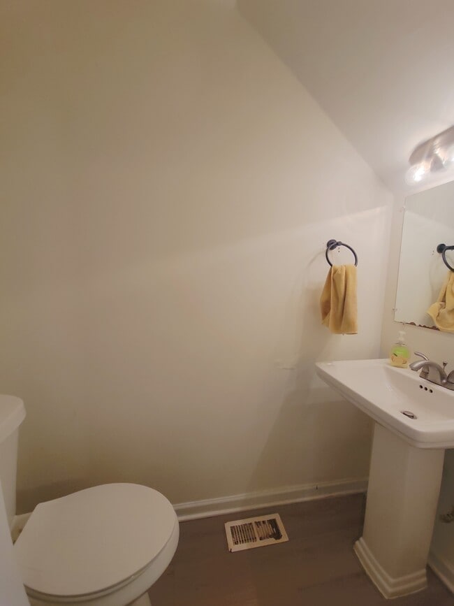 Photo - 102 Bramble Ct