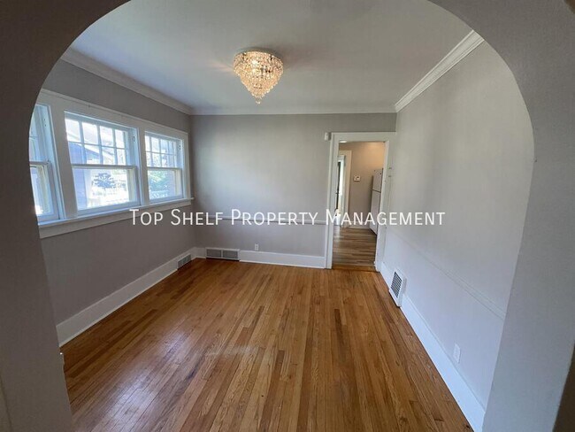 Photo - 1065 42nd St