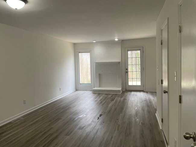 Photo - 6909 Glendower Rd