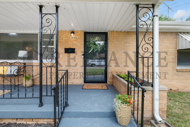 Photo - 1850 S Erie St