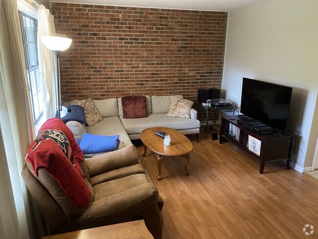 Building Photo - 807 W Trinity Ave Unit 225 Rental