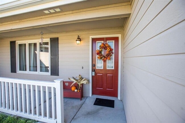 Photo - MINUTES FROM OGDEN GATE! LARGE BACKYARD!