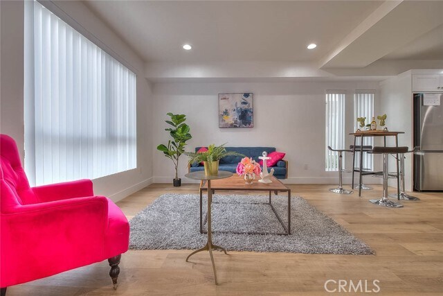 Photo - 11728 Hamlin St