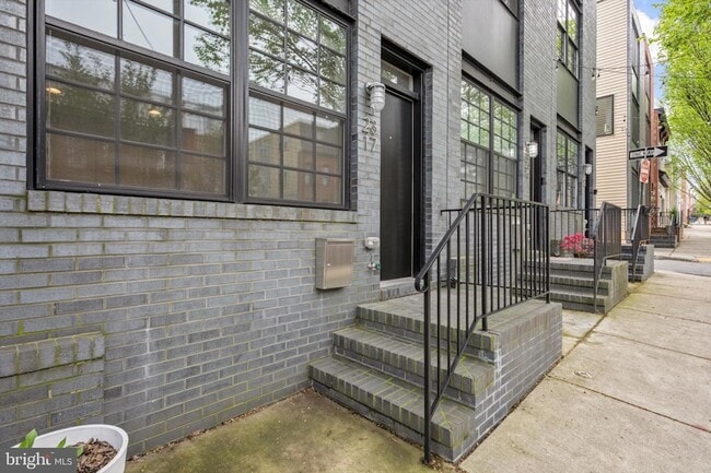 Building Photo - 2317 E Fairmount Ave