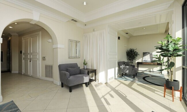 Photo - Top-Floor 1-Bedroom Condo in the Heart of Upper Kirby!