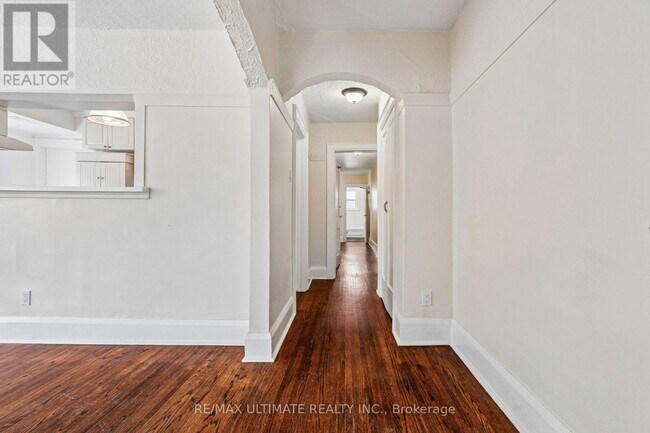 Photo - 470 Oriole Pkwy Unit 3