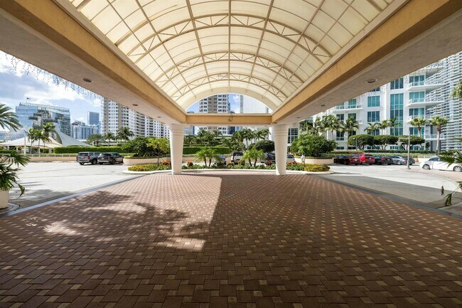 Photo - 888 Brickell Key Dr