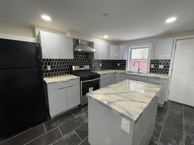 Photo - 57 Lander St Unit A