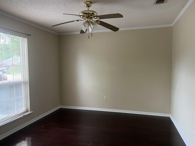 Photo - 103 Bridgemont Way