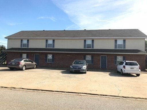 Building Photo - 3895 Northeast Dr Unit A