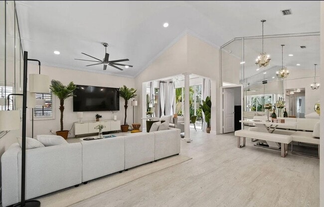 Photo - 9293 Heathridge Dr