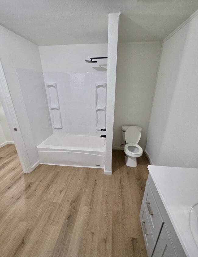 Photo - 208 Miller St